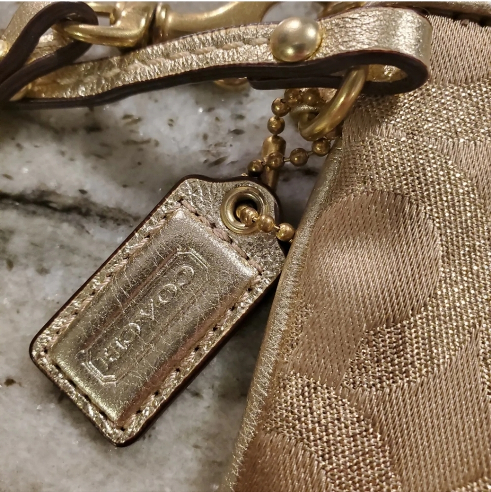 Coach wristlet - Picture 5 of 7